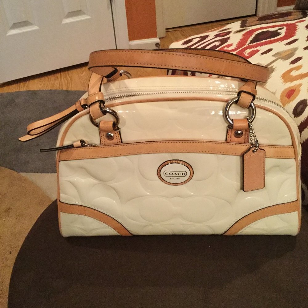 COACH OFF WHITE PATENT LEATHER SATCHEL